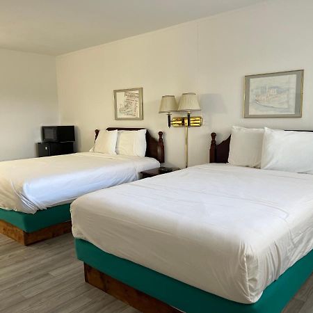 Voyager Inn Saint-Ignace Extérieur photo