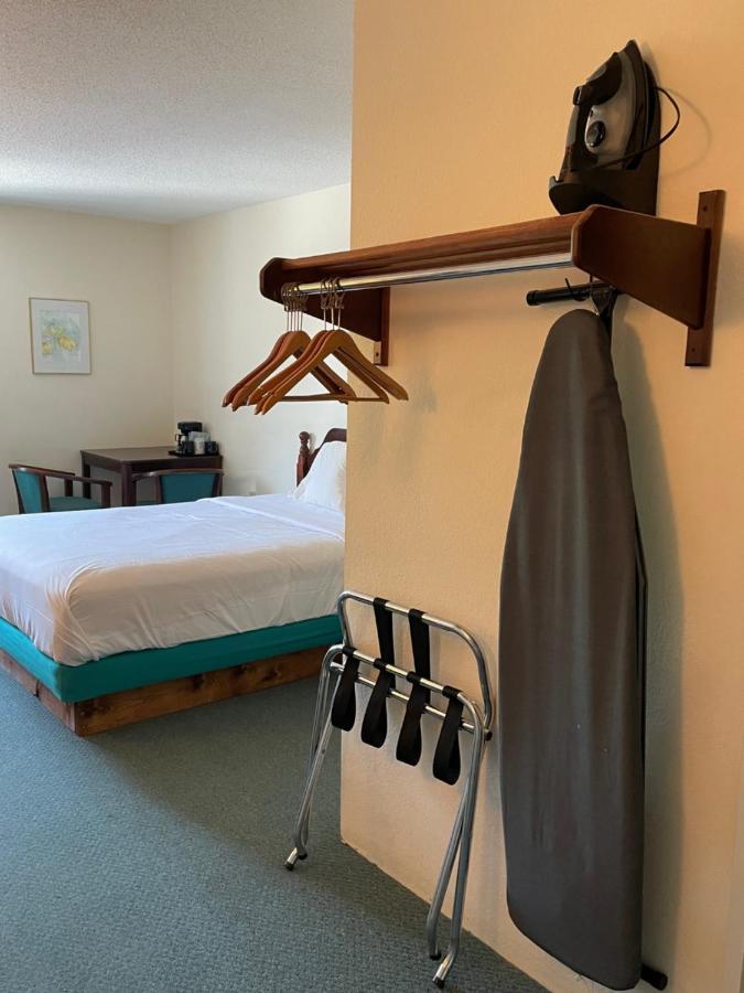 Voyager Inn Saint-Ignace Extérieur photo