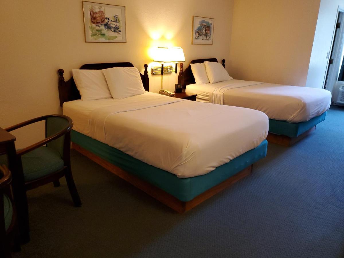 Voyager Inn Saint-Ignace Extérieur photo