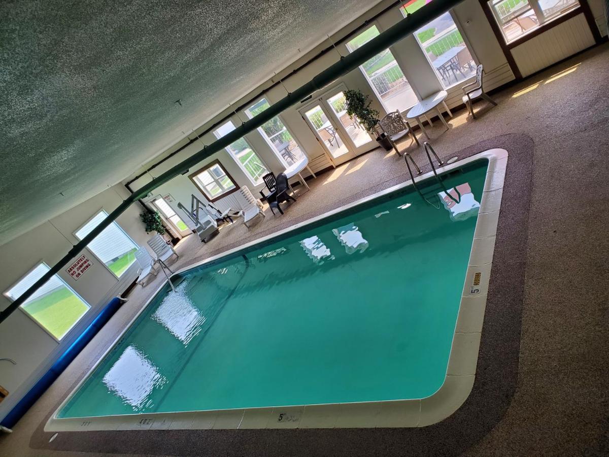 Voyager Inn Saint-Ignace Extérieur photo