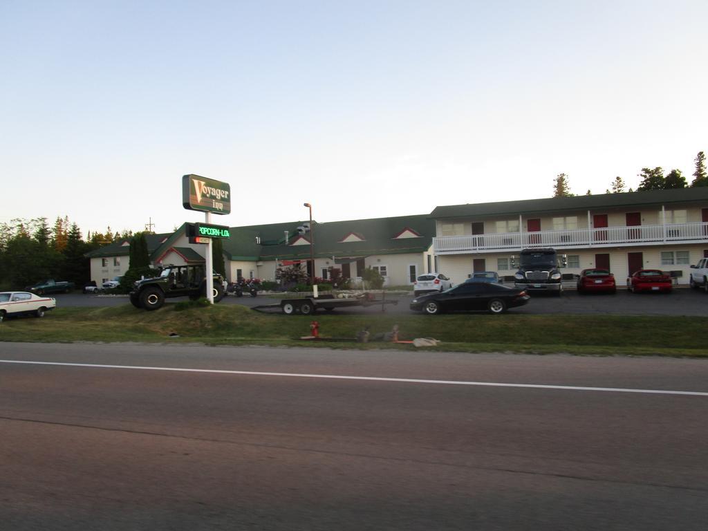 Voyager Inn Saint-Ignace Extérieur photo