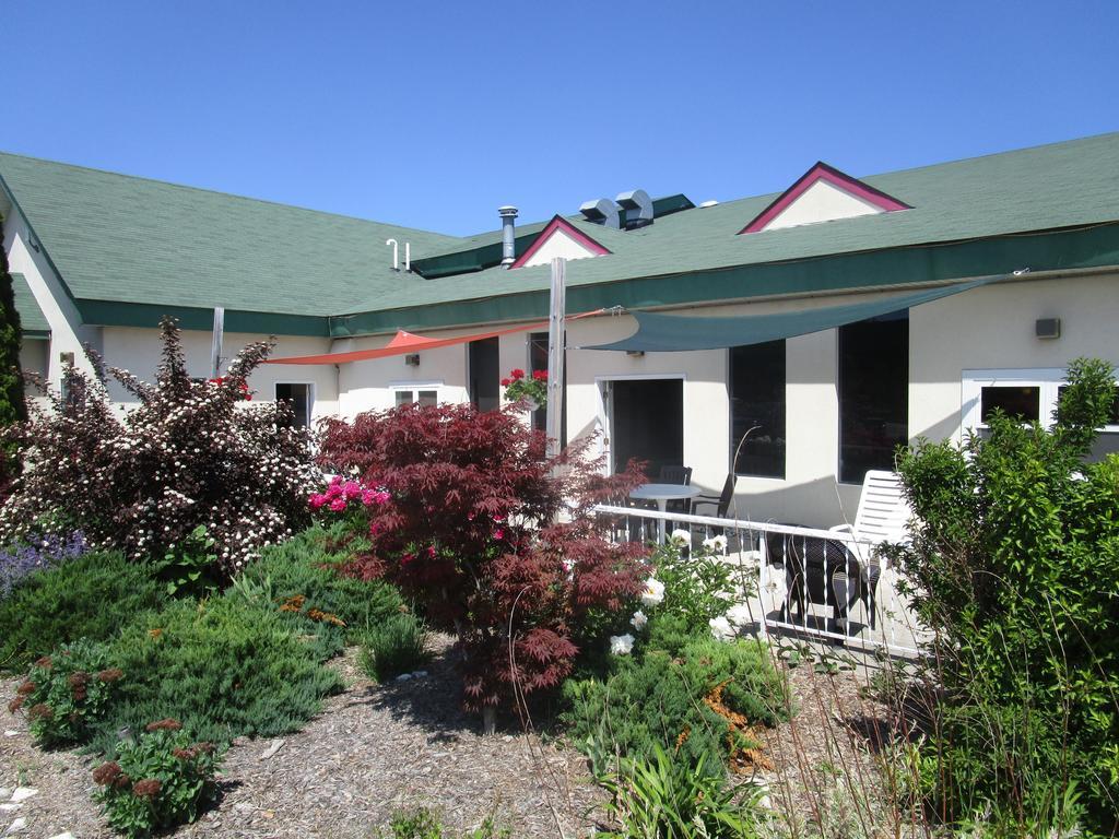 Voyager Inn Saint-Ignace Extérieur photo