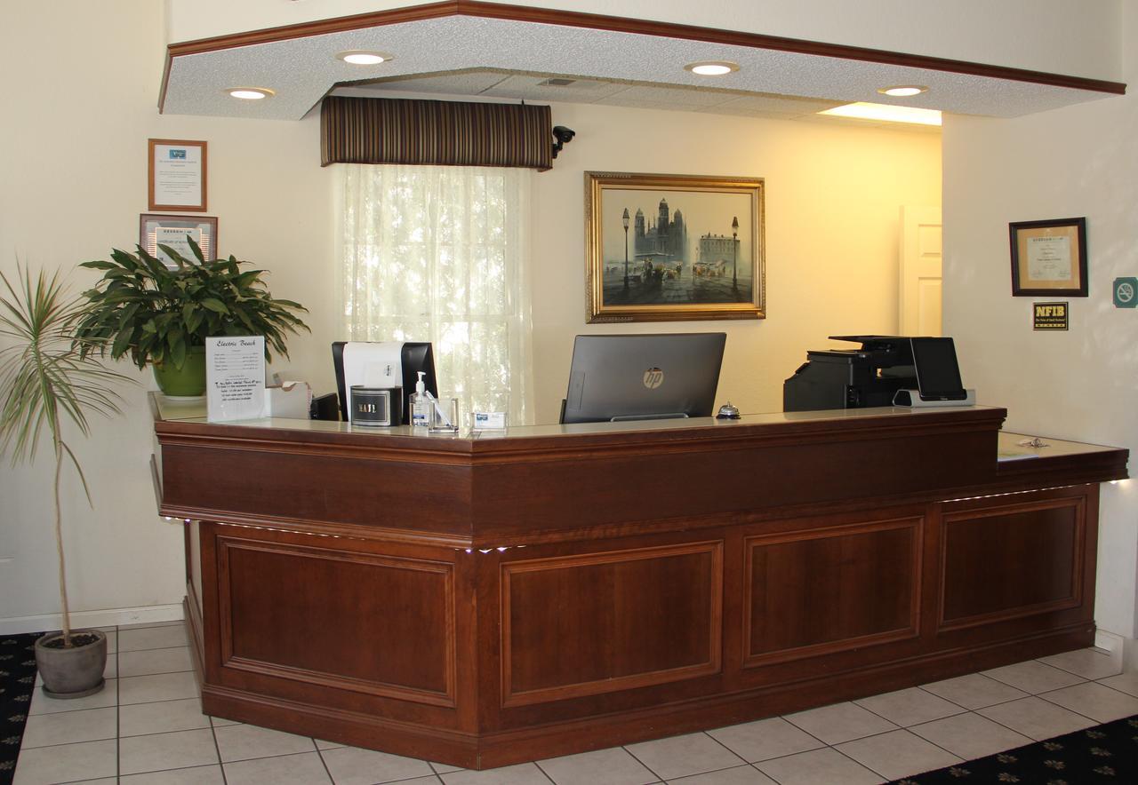 Voyager Inn Saint-Ignace Extérieur photo
