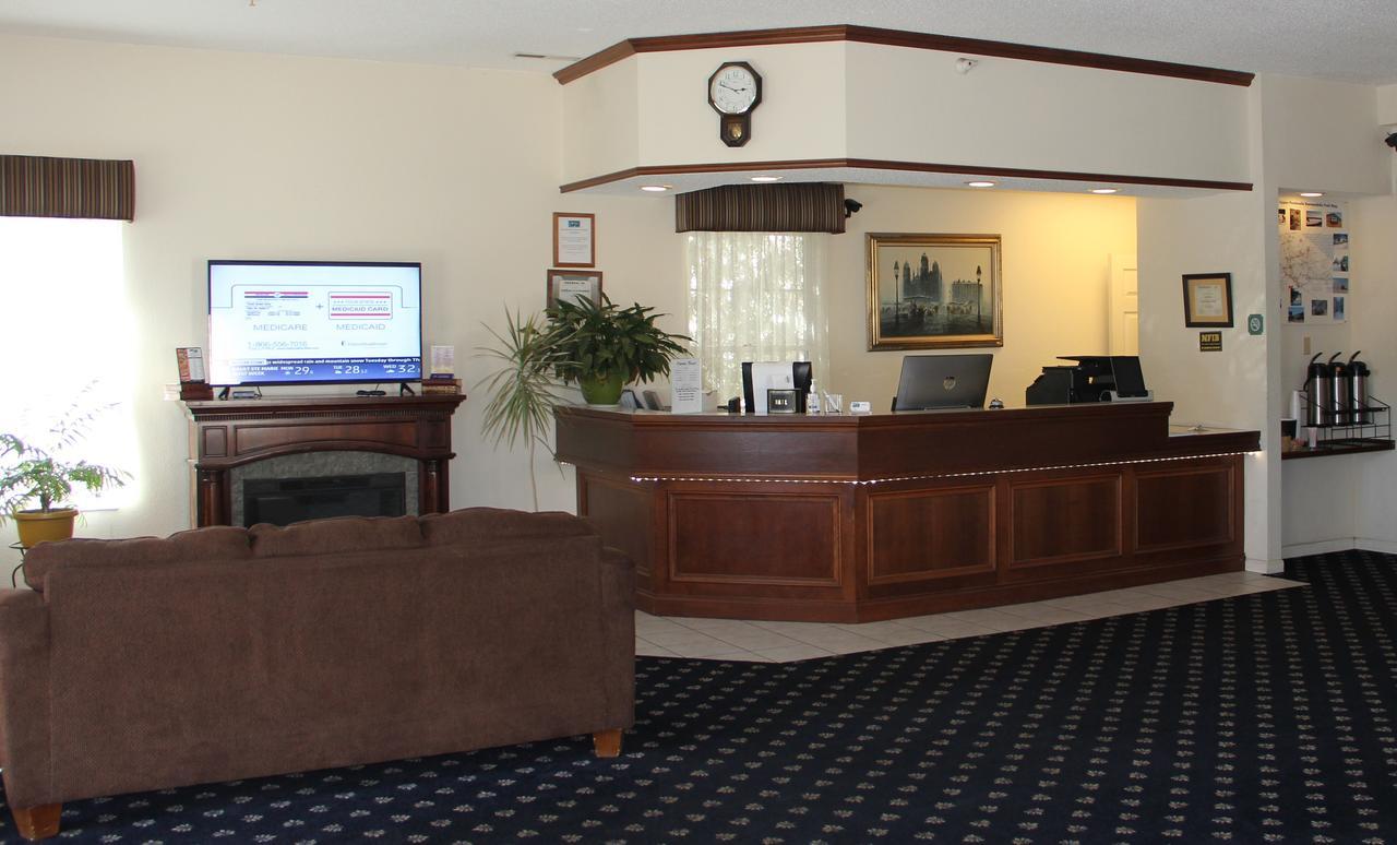 Voyager Inn Saint-Ignace Extérieur photo