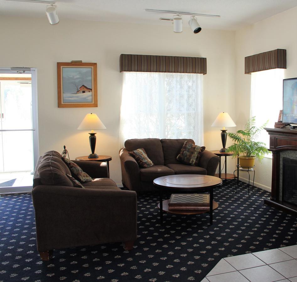 Voyager Inn Saint-Ignace Extérieur photo