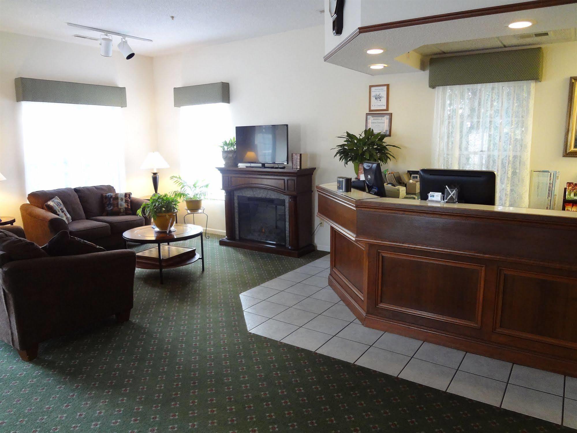 Voyager Inn Saint-Ignace Extérieur photo