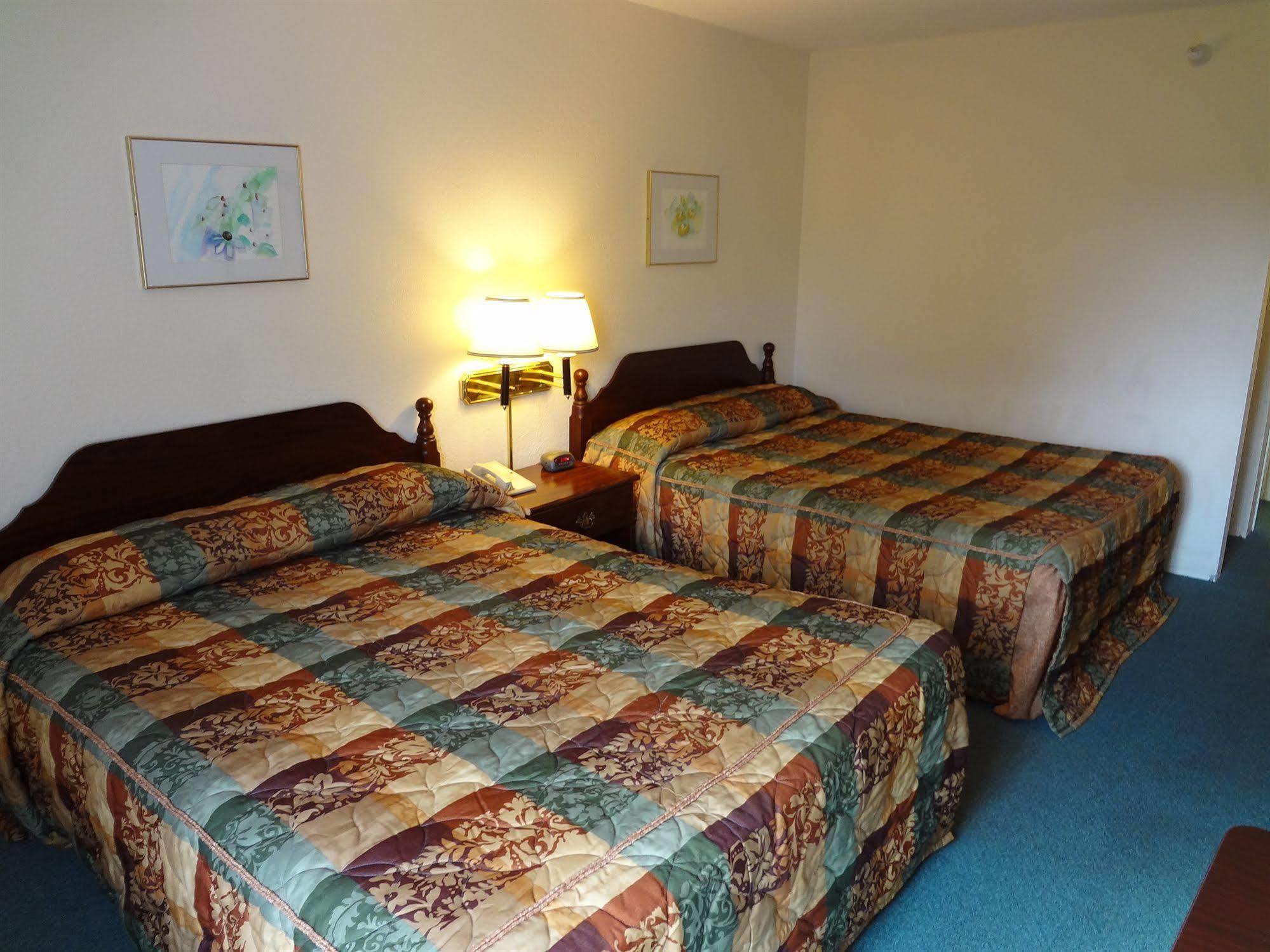 Voyager Inn Saint-Ignace Extérieur photo