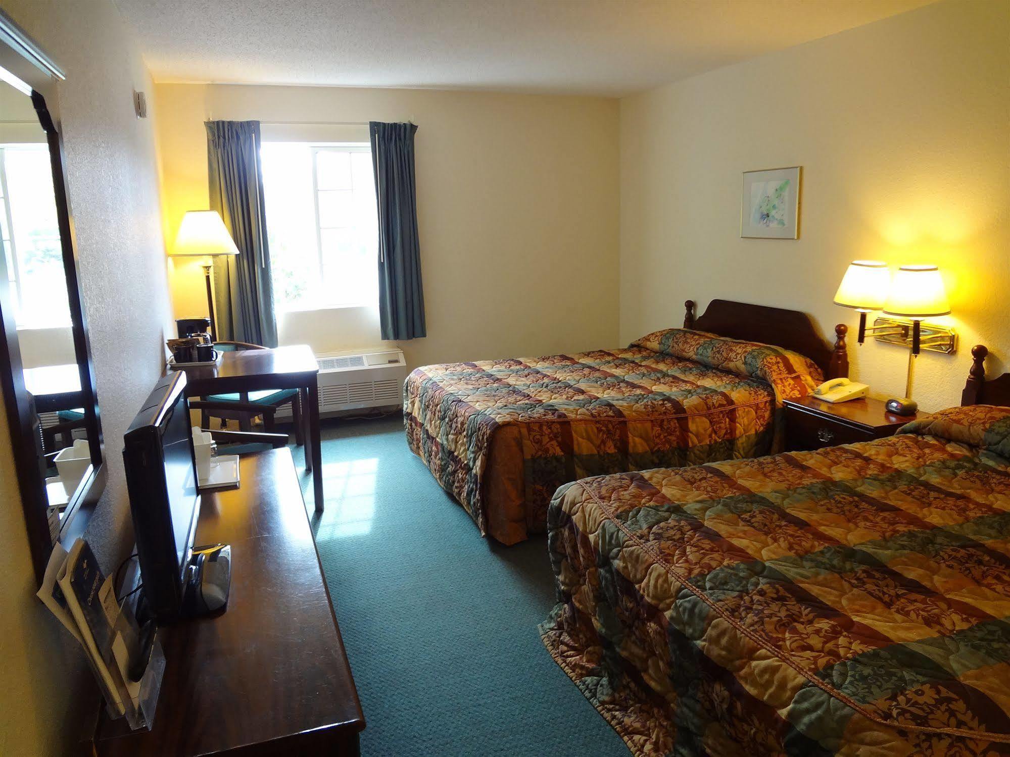 Voyager Inn Saint-Ignace Extérieur photo
