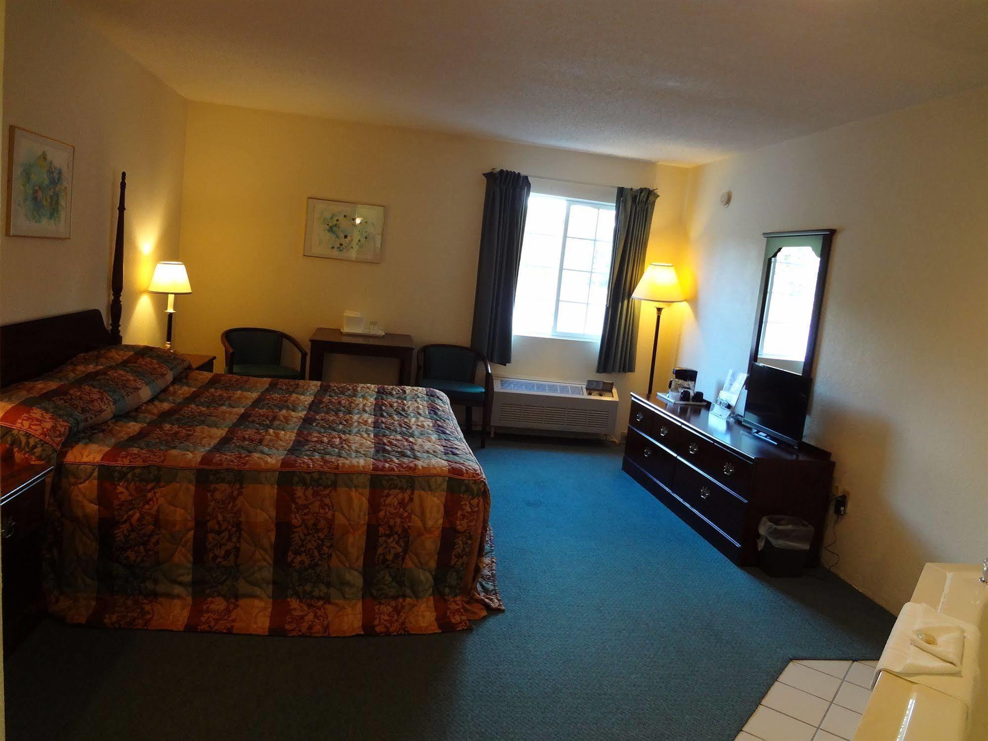 Voyager Inn Saint-Ignace Extérieur photo
