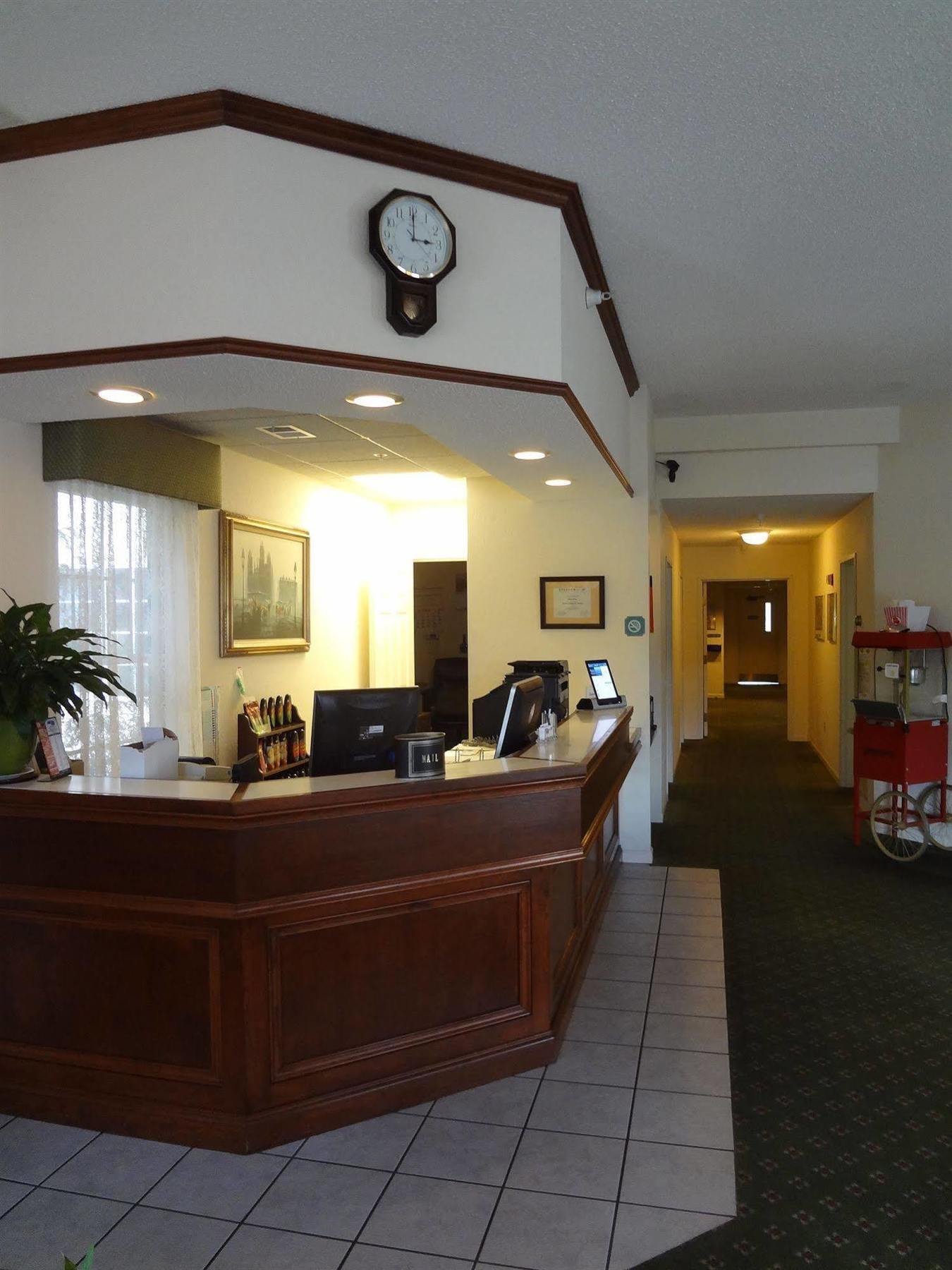 Voyager Inn Saint-Ignace Extérieur photo