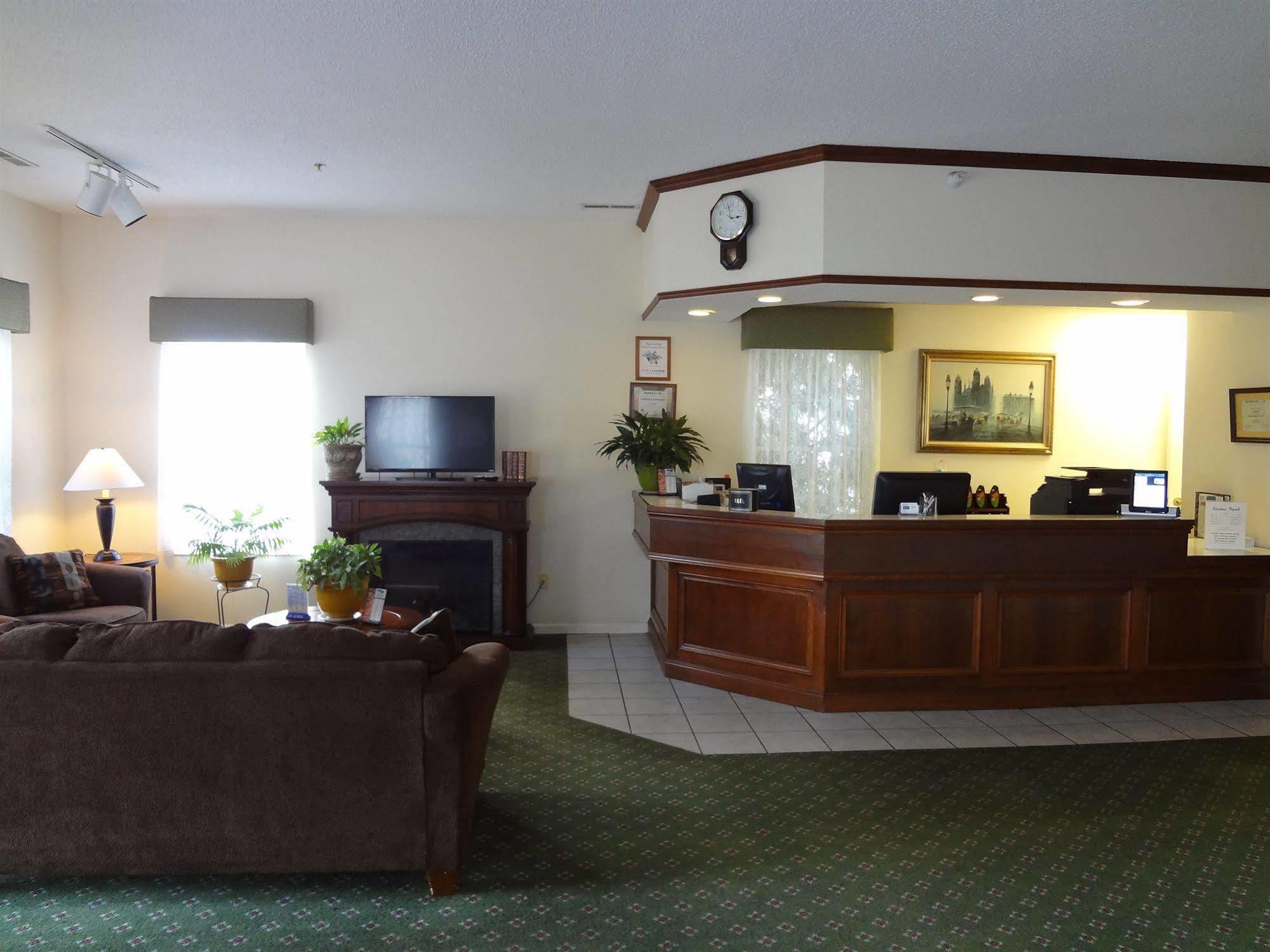 Voyager Inn Saint-Ignace Extérieur photo